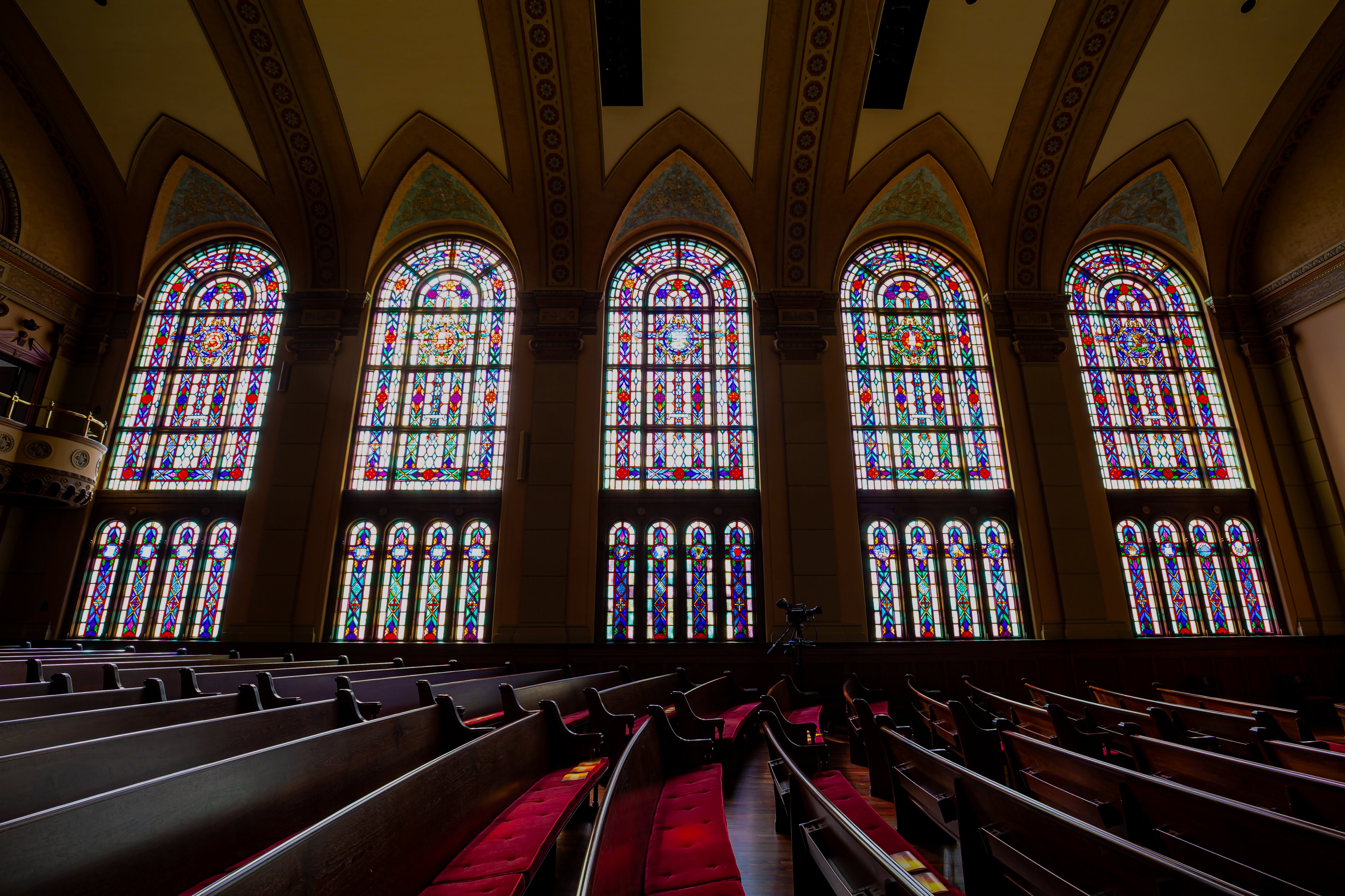 picture of the stained glass in the sanctuary of south main